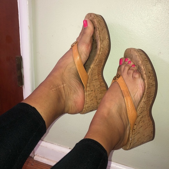 Tory Burch Suzy Tan cork wedge sandals - Picture 10 of 10